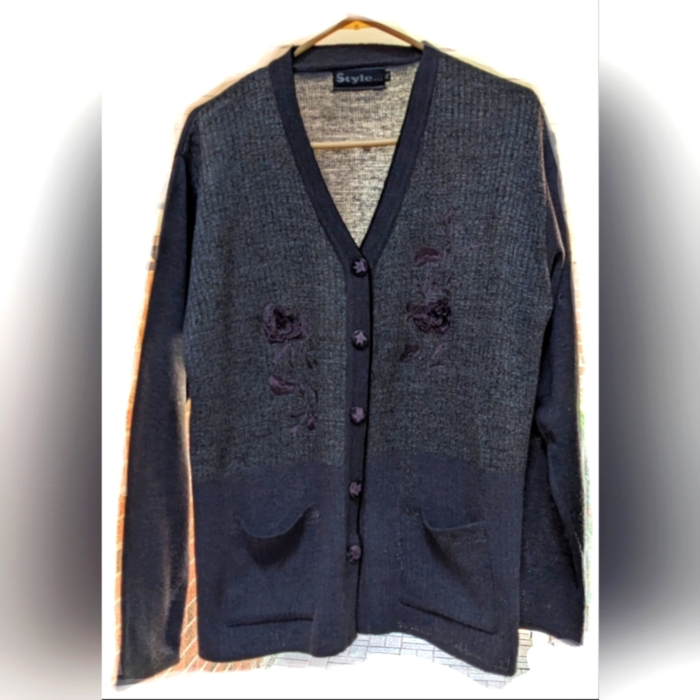 Vintage Charcoal Sweater * Embroidered Flowers * VNeck *Buttons * Pockets * XL